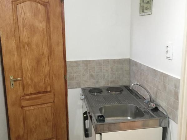 Hív-Lak Apartman : photo 7 de la chambre chambre familiale avec salle de bains privative