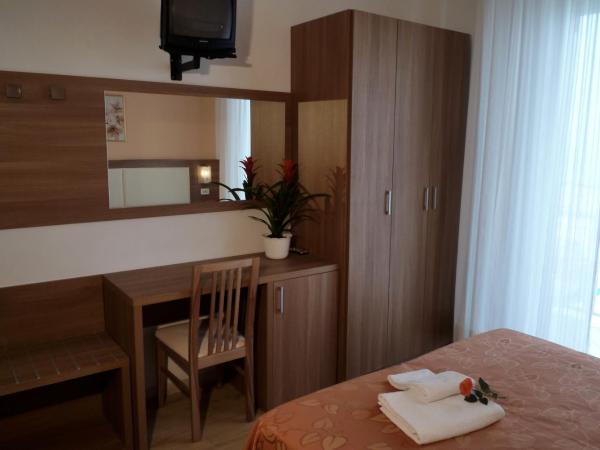 Hotel Sara : photo 4 de la chambre chambre double ou lits jumeaux