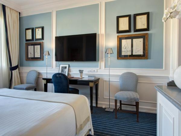 Hotel Lungarno - Lungarno Collection : photo 10 de la chambre chambre double ou lits jumeaux supérieure - vue sur rivière