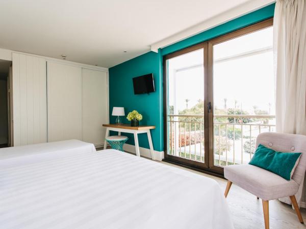 Hotel Almirante : photo 4 de la chambre chambre triple supérieure - vue sur mer