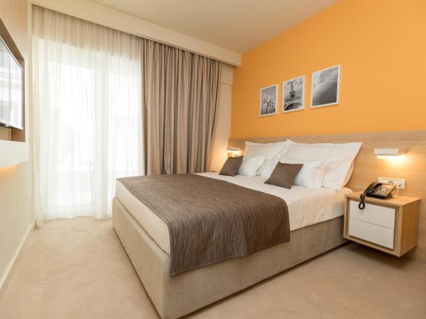 Hotel Crikvenica : photo 9 de la chambre chambre double supérieure avec balcon