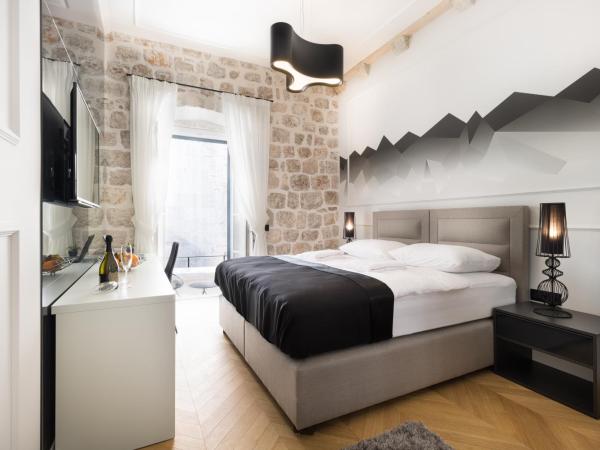 Guest House Forty-Four : photo 7 de la chambre chambre double avec balcon (2 adultes + 1 enfant)