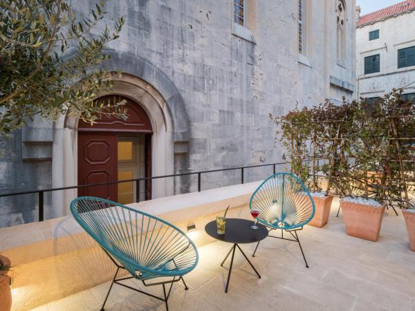 Guest House Forty-Four : photo 8 de la chambre chambre double avec balcon (2 adultes + 1 enfant)