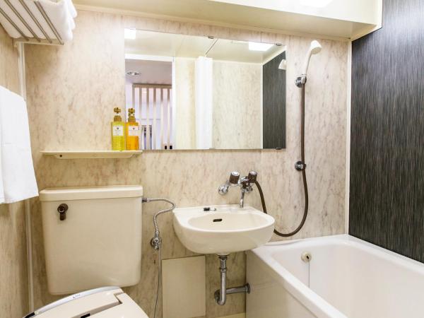 HOTEL MYSTAYS Asakusa : photo 1 de la chambre triple room - smoking - house keeping is optional with additional cost