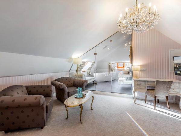 Hotel Hoffmeister : photo 4 de la chambre suite de luxe avec minibar gratuit