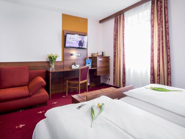 TIPTOP Hotel Burgschmiet Garni : photo 3 de la chambre chambre triple