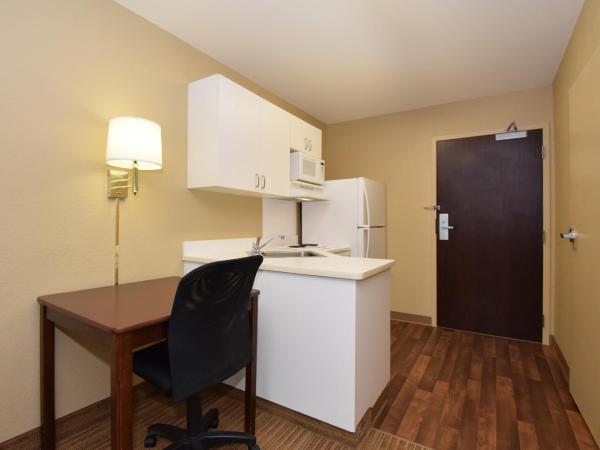 Extended Stay America Suites - Philadelphia - Airport - Tinicum Blvd : photo 4 de la chambre studio lit queen-size - non-fumeurs
