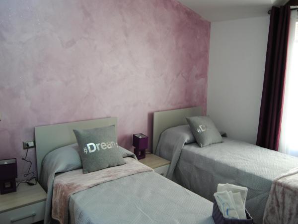 B&B Kenzia : photo 8 de la chambre chambre double ou lits jumeaux avec salle de bains privative