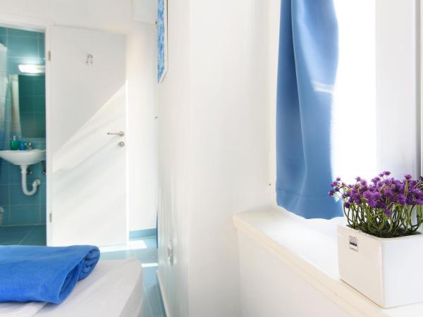 Old City Rooms : photo 6 de la chambre chambre double ou lits jumeaux avec balcon