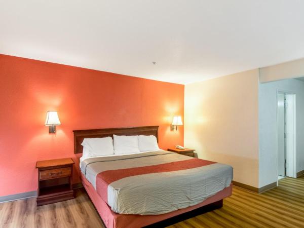 Motel 6-Oklahoma City, OK : photo 10 de la chambre suite lit king-size deluxe - non-fumeurs