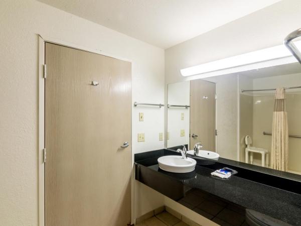 Motel 6-Oklahoma City, OK : photo 7 de la chambre suite lit king-size deluxe - non-fumeurs