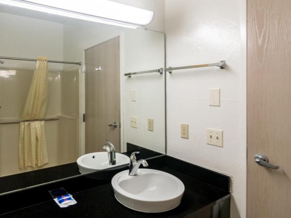 Motel 6-Oklahoma City, OK : photo 6 de la chambre suite lit king-size deluxe - non-fumeurs