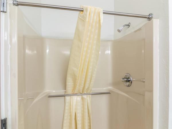 Motel 6-Oklahoma City, OK : photo 5 de la chambre suite lit king-size deluxe - non-fumeurs