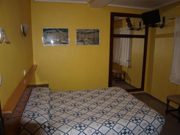Hostal San Jorge : photo 3 de la chambre chambre simple
