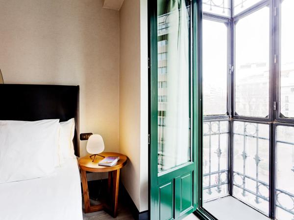 One Shot Luchana 22 : photo 9 de la chambre chambre double ou lits jumeaux avec balcon