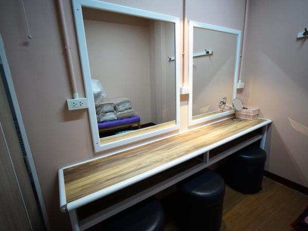 Urban Hostel Bangkok : photo 2 de la chambre chambre lits jumeaux standard avec salle de bains commune