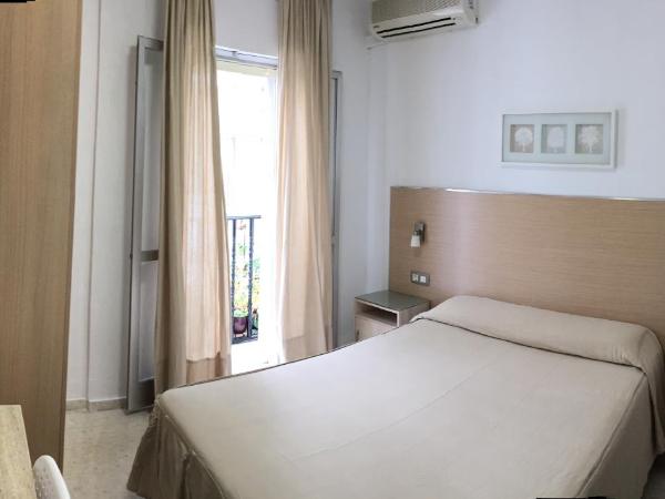 Hostal La Pilarica : photo 1 de la chambre chambre double avec balcon