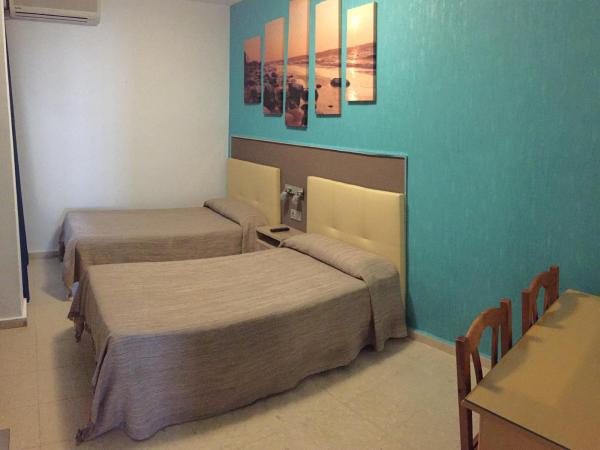 Hostal La Pilarica : photo 5 de la chambre chambre lits jumeaux Économique