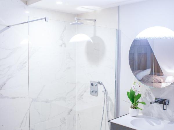 Sable d'O -Vlak aan de zee- : photo 3 de la chambre chambre lit queen-size - vue sur jardin