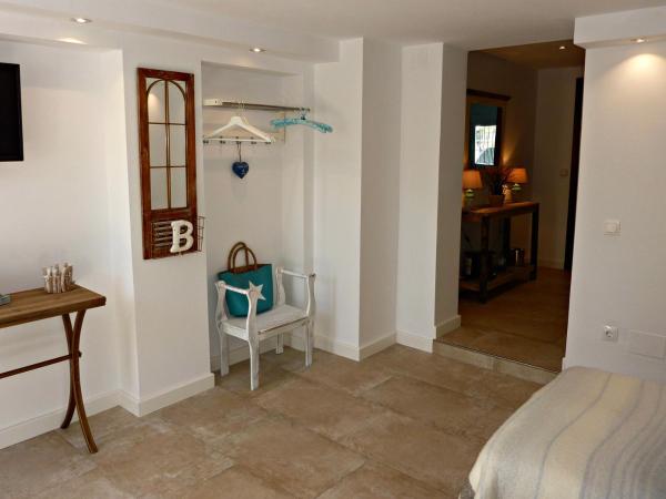 Villa Breeze Boutique Guest Rooms, Marbella : photo 5 de la chambre chambre double ou lits jumeaux supérieure avec terrasse