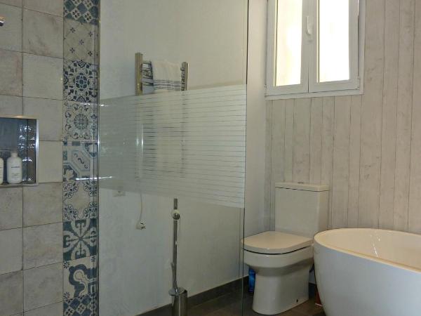 Villa Breeze Boutique Guest Rooms, Marbella : photo 6 de la chambre chambre double ou lits jumeaux supérieure - vue sur piscine