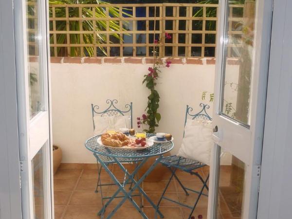 Villa Breeze Boutique Guest Rooms, Marbella : photo 3 de la chambre chambre double avec patio