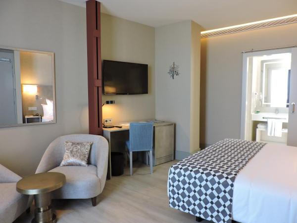 Hotel América Sevilla : photo 4 de la chambre chambre double ou lits jumeaux deluxe avec terrasse
