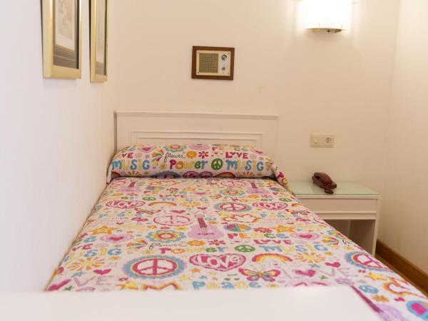 Rey Fernando : photo 5 de la chambre chambre simple avec salle de bains privative