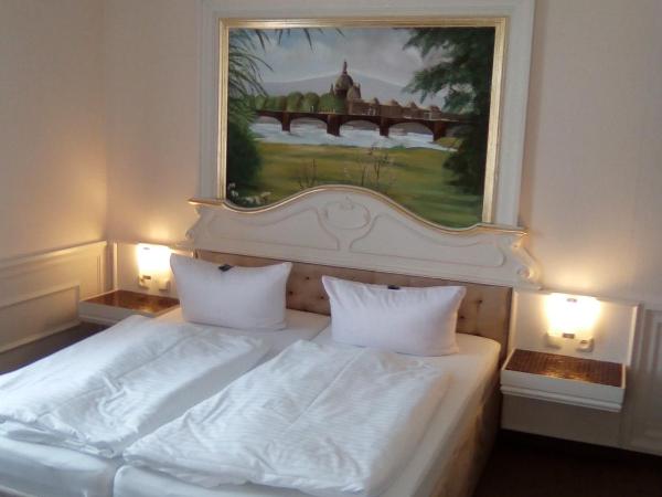Pension Dresdener Panorama : photo 2 de la chambre chambre double avec salle de bains privative