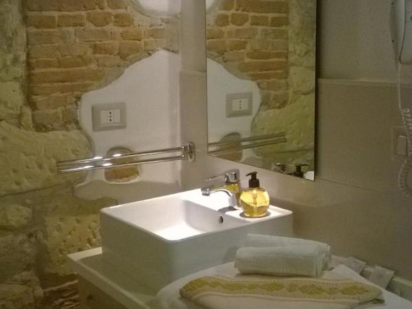 Archè : photo 3 de la chambre chambre double ou lits jumeaux deluxe avec balcon