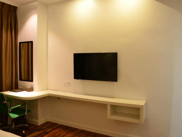 Pine Garden Hotel : photo 2 de la chambre chambre lit queen-size deluxe