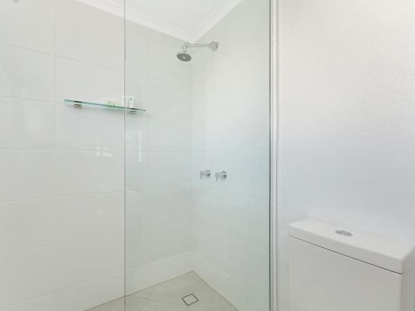 By The Sea Port Douglas : photo 6 de la chambre studio supérieur - deuxième Étage - vue partielle sur mer