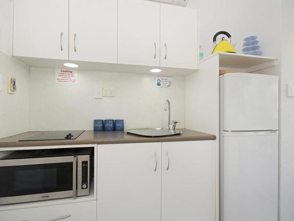 By The Sea Port Douglas : photo 5 de la chambre studio supérieur - deuxième Étage - vue partielle sur mer