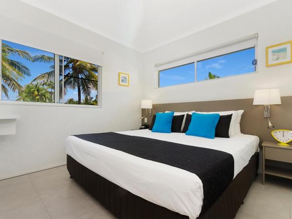 By The Sea Port Douglas : photo 2 de la chambre studio supérieur - deuxième Étage - vue partielle sur mer