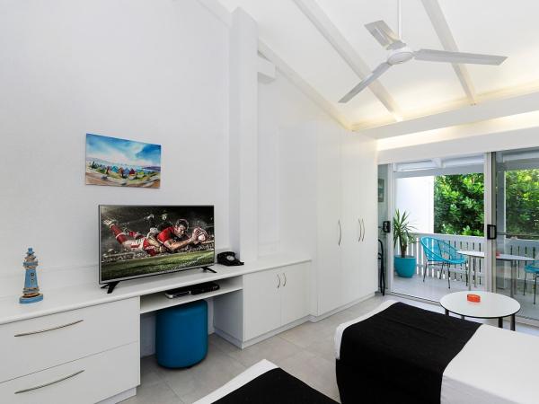 By The Sea Port Douglas : photo 4 de la chambre studio avec balcon