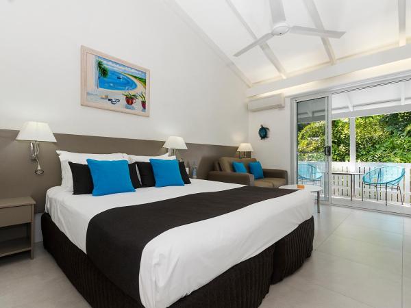 By The Sea Port Douglas : photo 1 de la chambre studio avec balcon