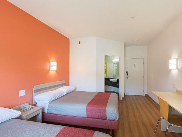 Motel 6-Columbia, SC - Fort Jackson Area : photo 3 de la chambre chambre quadruple - non-fumeurs