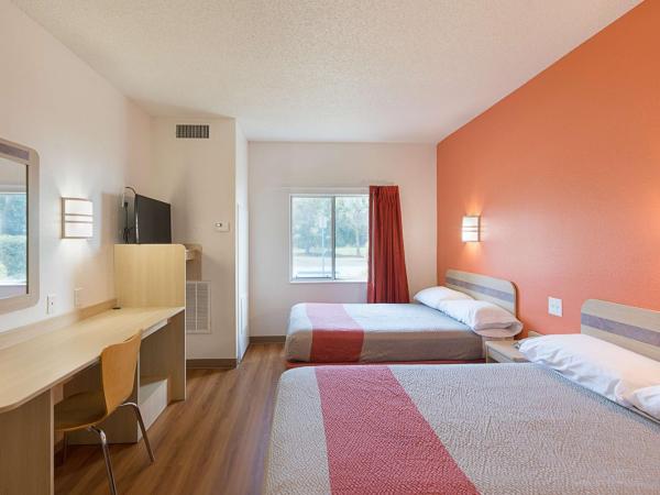 Motel 6-Columbia, SC - Fort Jackson Area : photo 4 de la chambre chambre quadruple - non-fumeurs