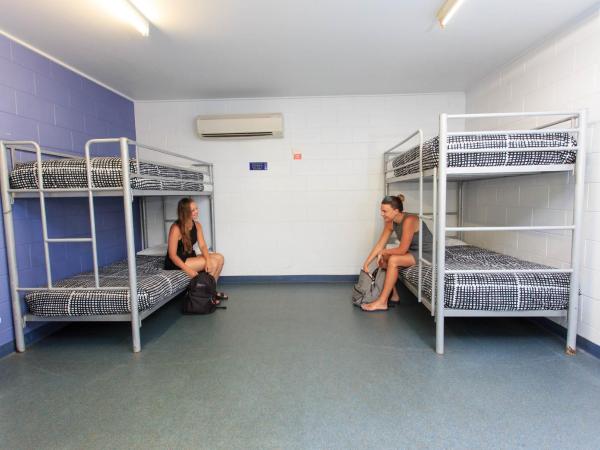 YHA Cairns Central : photo 3 de la chambre bed in 4-bed female dormitory with ensuite