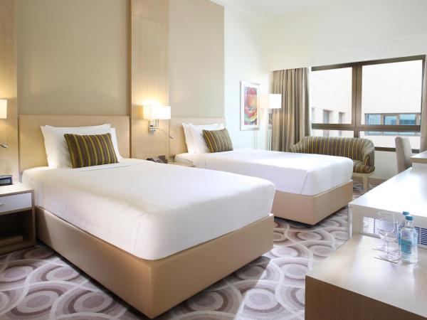Metropolitan Hotel Dubai : photo 4 de la chambre chambre familiale avec navette gratuite pour plage et centre commercial