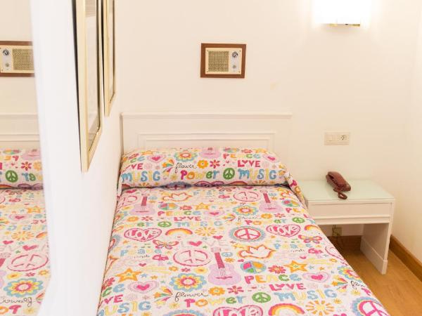 Rey Fernando : photo 10 de la chambre chambre simple avec salle de bains privative