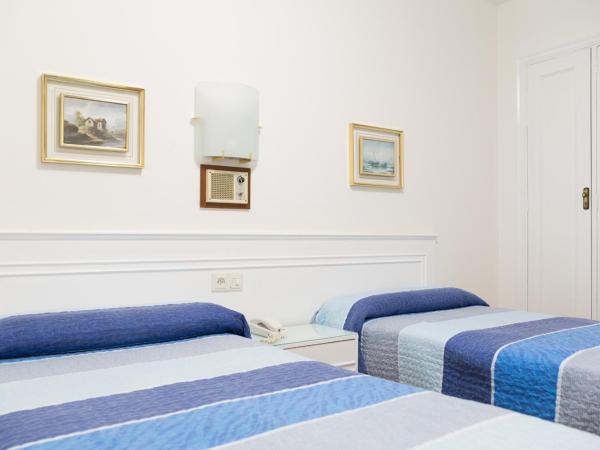 Rey Fernando : photo 9 de la chambre chambre double ou lits jumeaux avec salle de bains privative