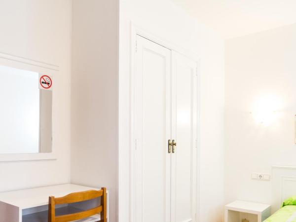 Rey Fernando : photo 10 de la chambre chambre double ou lits jumeaux avec salle de bains privative