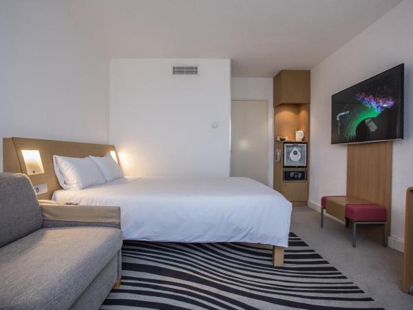 Novotel Bourges : photo 6 de la chambre chambre supérieure avec lit queen-size et canapé-lit double