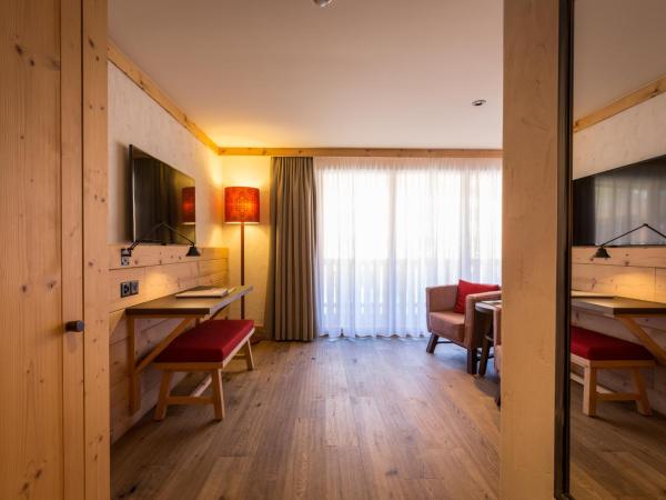 Hotel Spitzhorn Superieur : photo 3 de la chambre chambre double de luxe avec balcon ou terrasse