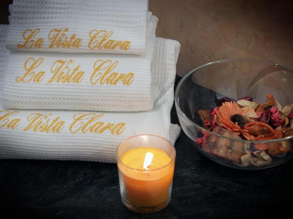 La Tolda - La Vista Clara : photo 8 de la chambre chambre lit king-size - vue sur jardin