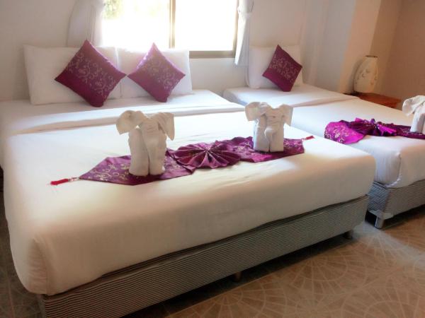 Hua Hin Star Hotel : photo 3 de la chambre chambre triple avec balcon