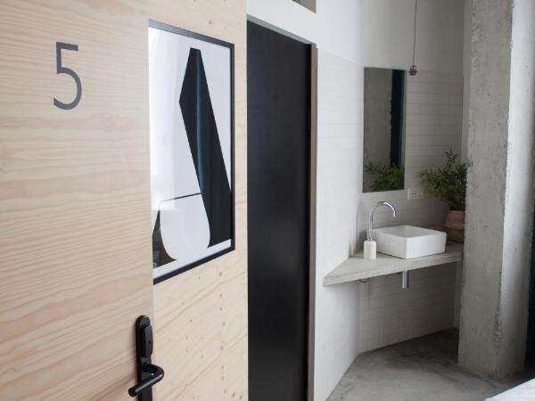 Talo Urban Rooms : photo 3 de la chambre chambre double ou lits jumeaux avec salle de bains privative