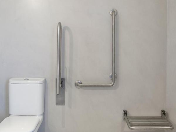 Talo Urban Rooms : photo 6 de la chambre chambre double - accessible aux personnes à mobilité réduite 