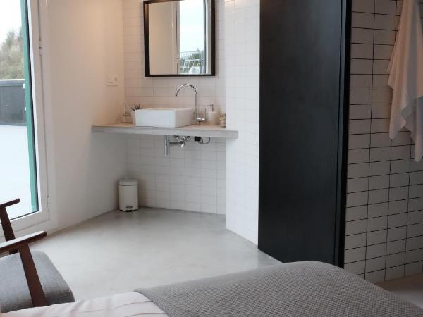 Talo Urban Rooms : photo 8 de la chambre chambre triple avec terrasse